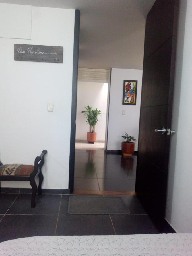 Alojamiento "Como En Casa" Cerca Al Aeropuerto!! Bogotá Esterno foto